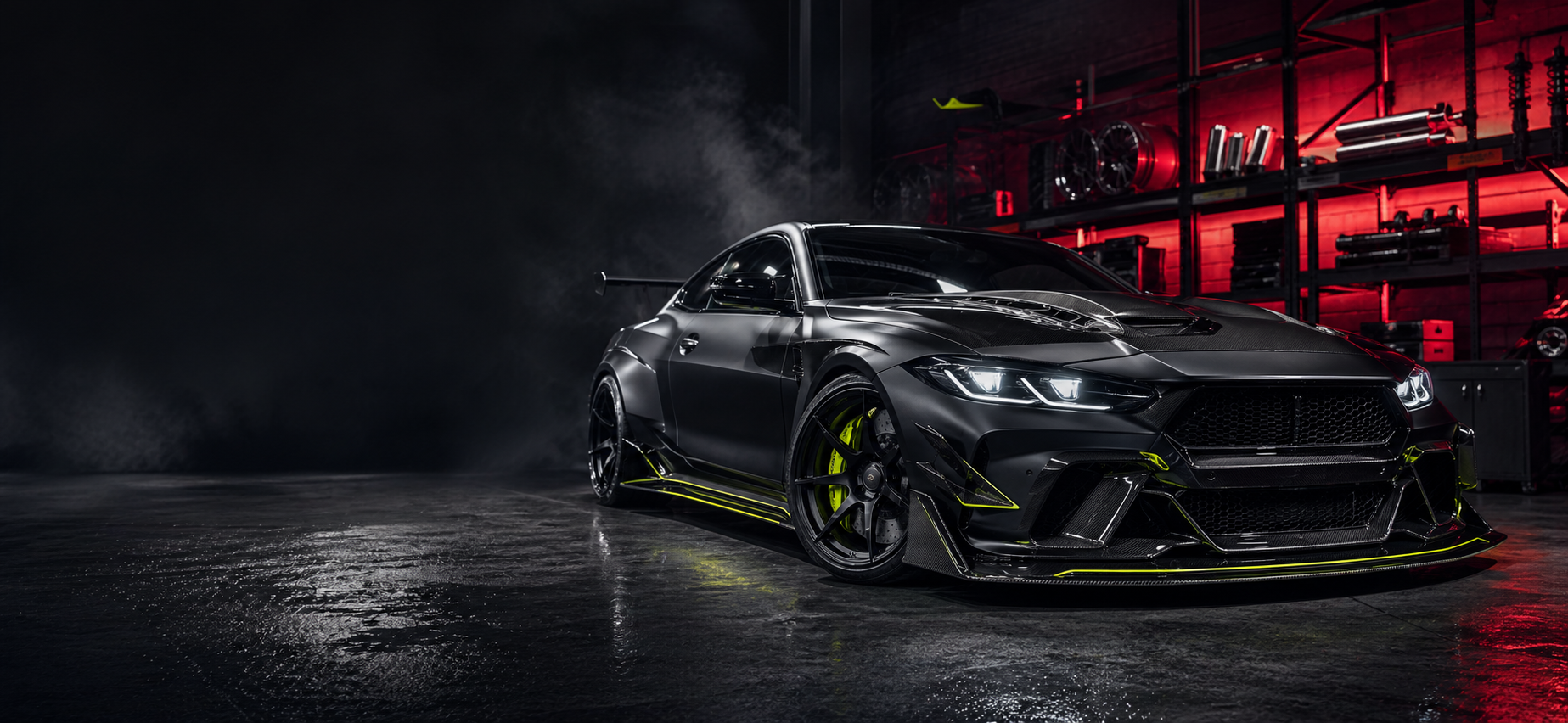 Coche performance preparado con faros LED, bodykit y piezas racing